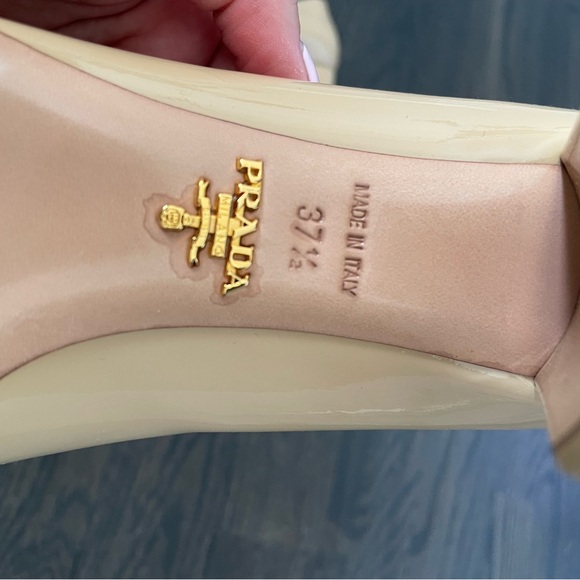 PRADA CAMEL PATENT LEATHER PUMPS size 37 1/2 - Picture 5 of 9